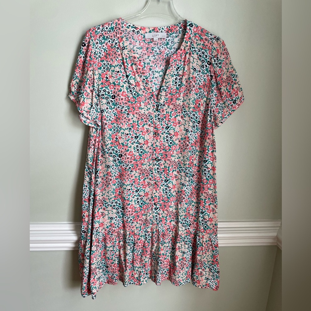 Loft peachy pink print floral dress, button front V-neck